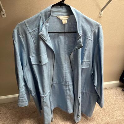 16 Colorful Women's Casual XL & 1X Lightweight Zippered Tops (MBB-JF)