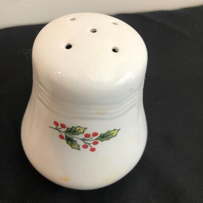 Gibson Christmas Dinnerware (PR-KM)