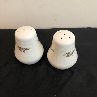 Gibson Christmas Dinnerware (PR-KM)