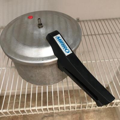 2 Mirro Pressure Cookers & West Bend Vintage Cook Skillet (PR-KM)