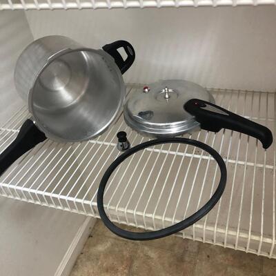 2 Mirro Pressure Cookers & West Bend Vintage Cook Skillet (PR-KM)