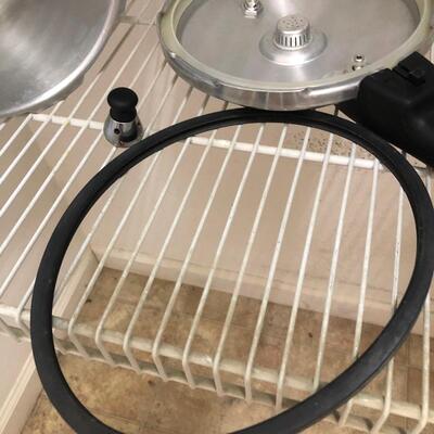 2 Mirro Pressure Cookers & West Bend Vintage Cook Skillet (PR-KM)