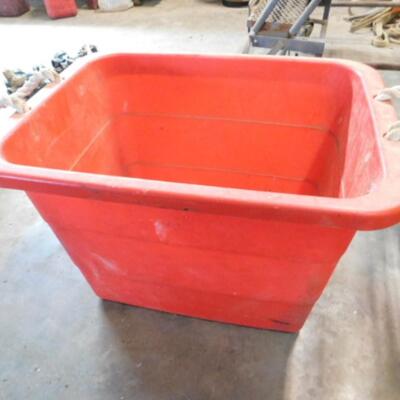 Nice Heavy-Duty Feed and Storage Bucket with Rope Handles