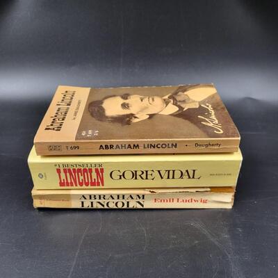 ABRAHAM LINCOLN PAPERBACK BOOK BUNDLE 3 PC