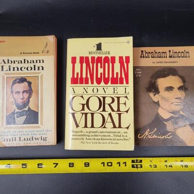 ABRAHAM LINCOLN PAPERBACK BOOK BUNDLE 3 PC