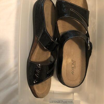 Womenâ€™s Black Leather Sandals & Dress Shoes Size 9 to 10 (MBB-JF)