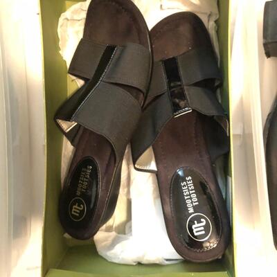 Womenâ€™s Black Leather Sandals & Dress Shoes Size 9 to 10 (MBB-JF)