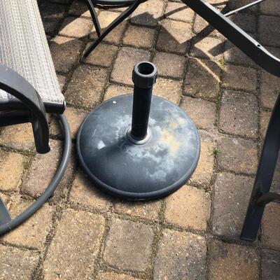 Hampton Bay Patio Set with Two Umbrellas (P-KM)