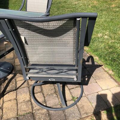 Hampton Bay Patio Set with Two Umbrellas (P-KM)