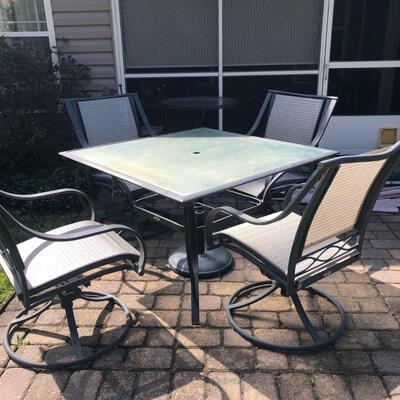 Hampton Bay Patio Set with Two Umbrellas (P-KM)