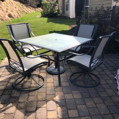 Hampton Bay Patio Set with Two Umbrellas (P-KM)