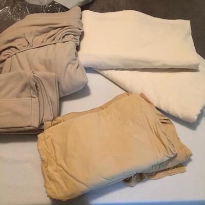 Queen & Full Sheet Set Assortment, Full Heated Mattress Pad & New Pillows (MB-JF)