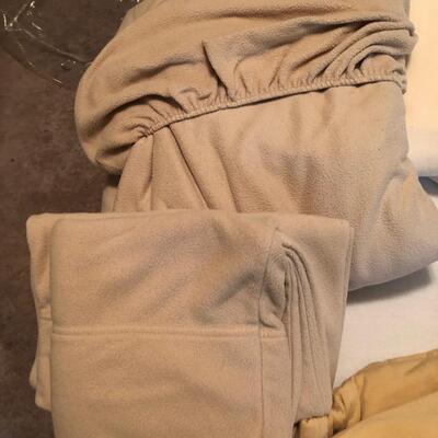 Queen & Full Sheet Set Assortment, Full Heated Mattress Pad & New Pillows (MB-JF)