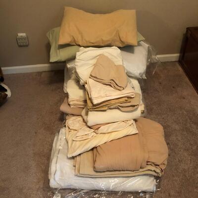 Queen & Full Sheet Set Assortment, Full Heated Mattress Pad & New Pillows (MB-JF)