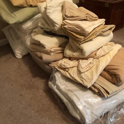 Queen & Full Sheet Set Assortment, Full Heated Mattress Pad & New Pillows (MB-JF)