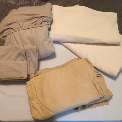 Queen & Full Sheet Set Assortment, Full Heated Mattress Pad & New Pillows (MB-JF)