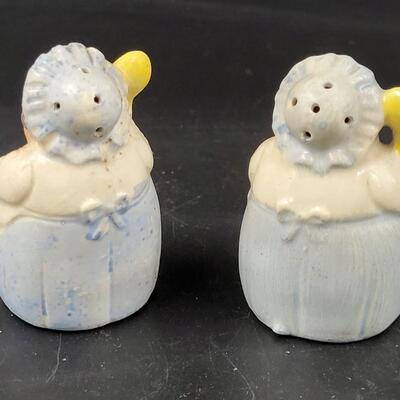 VINTAGE COOKING LADIES SALT & PEPPER SHAKERS
