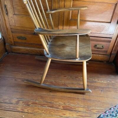 Antique Wooden Rocking Chair - jb11282