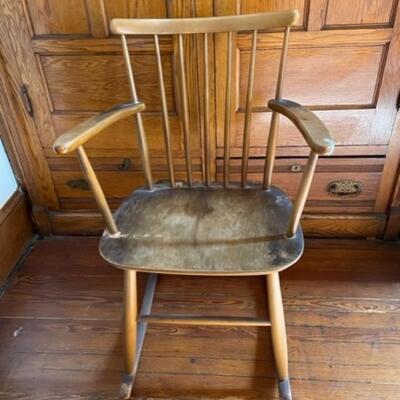 Antique Wooden Rocking Chair - jb11282
