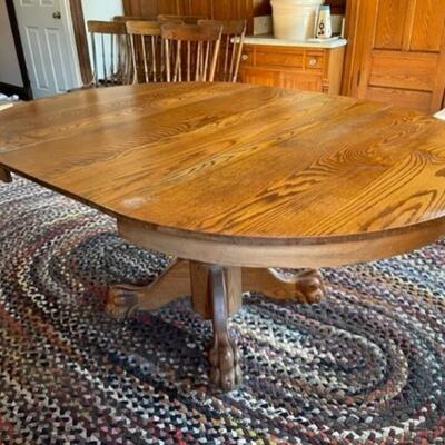 Claw Footed Figured Oak Wood Dining Table With Leafs Seats Up To Eight - jb11279