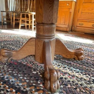 Claw Footed Figured Oak Wood Dining Table With Leafs Seats Up To Eight - jb11279