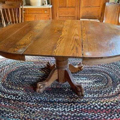 Claw Footed Figured Oak Wood Dining Table With Leafs Seats Up To Eight - jb11279