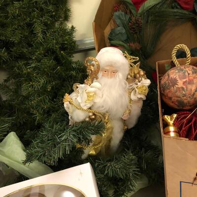 Full Christmas Holiday Trees, Santas, Ornaments, Wreathes, & DÃ©cor (G-JF)
