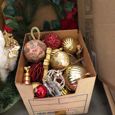 Full Christmas Holiday Trees, Santas, Ornaments, Wreathes, & DÃ©cor (G-JF)