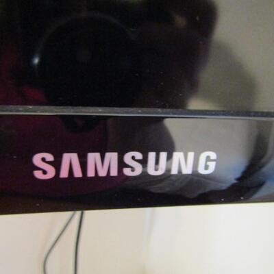Samsung TV- Approx 32