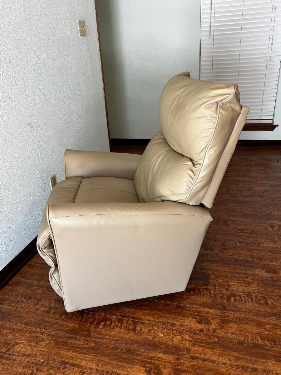 LAZY BOY Rowan Rocking Recliner Like New