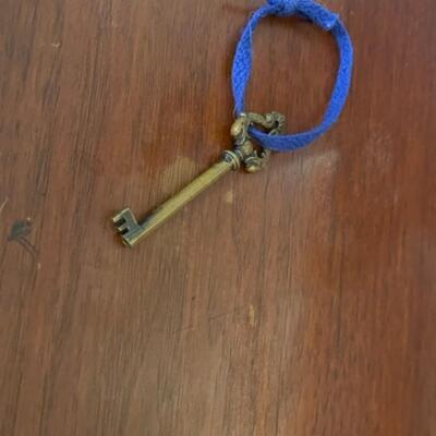 John Widdicomb Company Figured Three Drawer Dresser Brass Hardware - PY11649