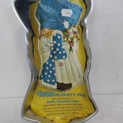 Wilton 1975 Holly Hobbie Cake Pan W/Paper, Vintage