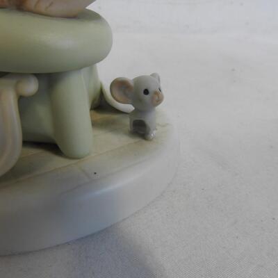 8 Figurines: Precious Moments, Doves, Angels, Girl, Ceramics, Glass/Metal