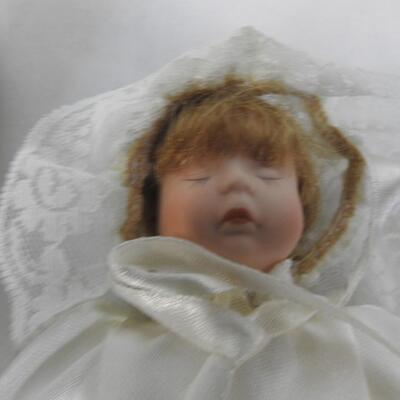 Doll Lot: Avon Mother & Child, Gepeddo Doll in Blue/White Dress, 2 Mini Dolls