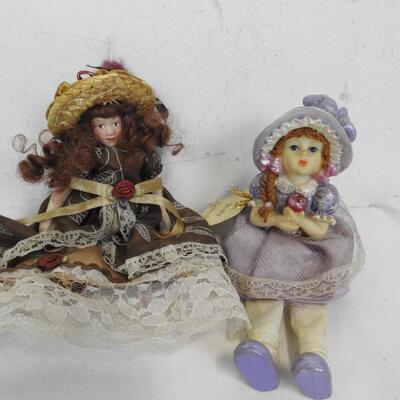 Doll Lot: Avon Mother & Child, Gepeddo Doll in Blue/White Dress, 2 Mini Dolls
