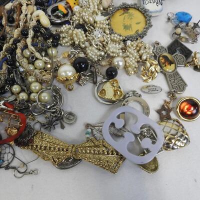 Various Trinkets & Broken Costume Jewelry For Crafts