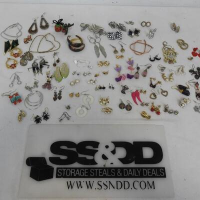 Costume Jewelry 75 Pairs of Earrings. Holidays, Hearts, Beaded