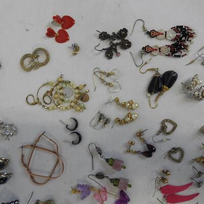 Costume Jewelry 75 Pairs of Earrings. Holidays, Hearts, Beaded