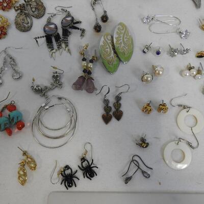 Costume Jewelry 75 Pairs of Earrings. Holidays, Hearts, Beaded
