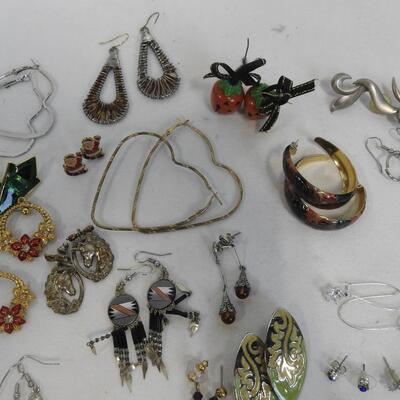 Costume Jewelry 75 Pairs of Earrings. Holidays, Hearts, Beaded