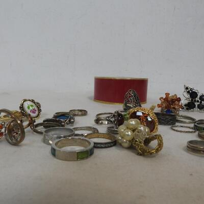 Costume Jewelry Rings Lot, Various Sizes/ Styles