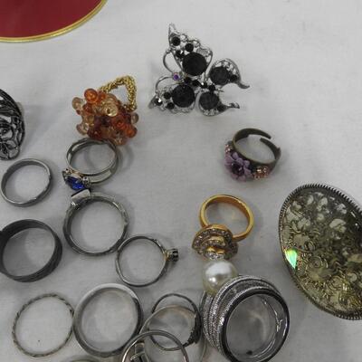 Costume Jewelry Rings Lot, Various Sizes/ Styles