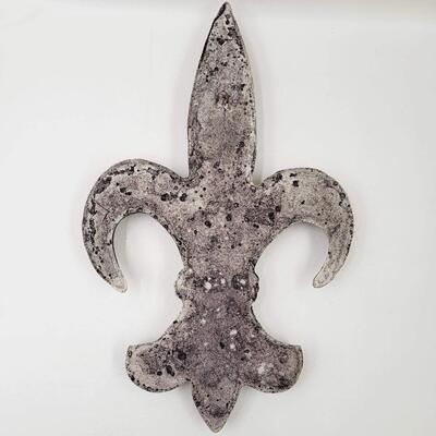 CONCRETE FLEUR DE LIS WALL DECORATION