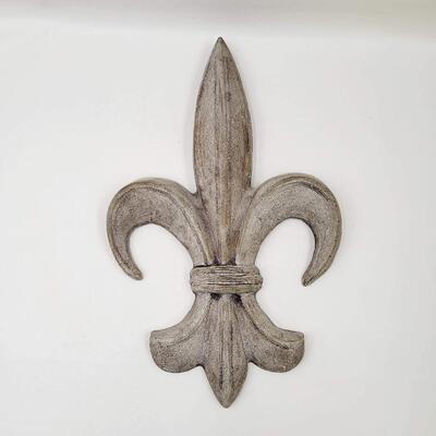 CONCRETE FLEUR DE LIS WALL DECORATION