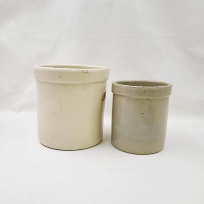 SMALL VINTAGE PAIR OF CROCKS