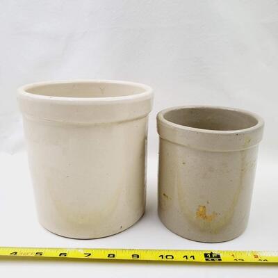 SMALL VINTAGE PAIR OF CROCKS