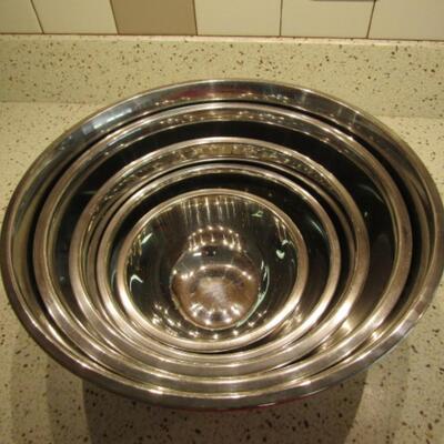 Nesting Stainless Steel Mixing Bowls