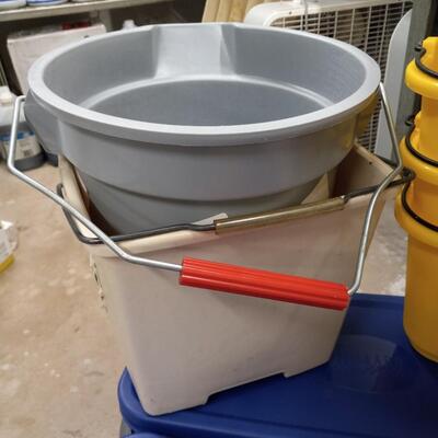 LOT 45A CLEANING BUCKETS AND TRAYS