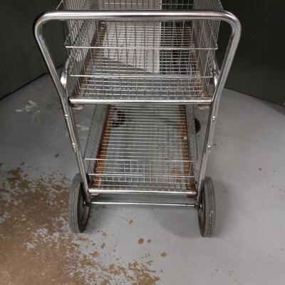 LOT 38A WIRE METAL CART
