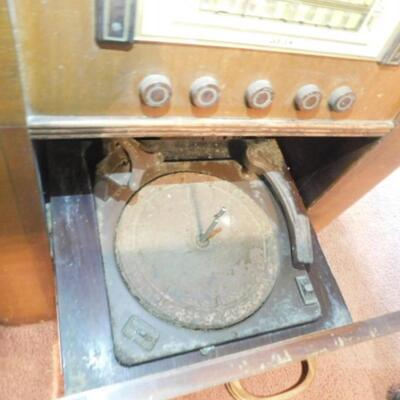 Antique Art Deco Clarion Model 12310 Turntable Radio Console